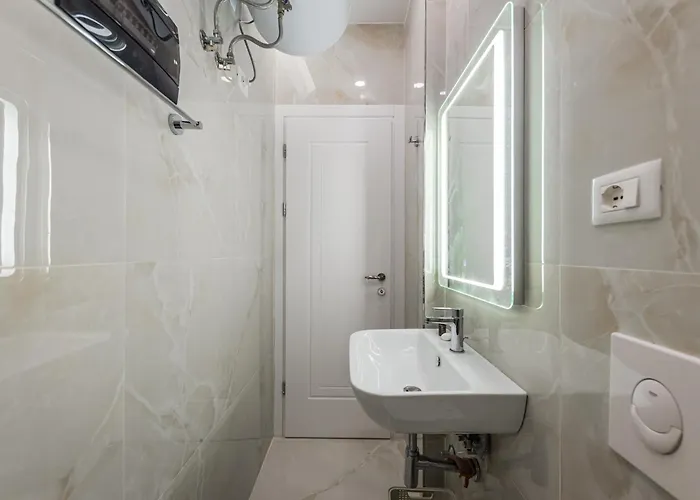 Summer D&a Daire Golem (Tirana)